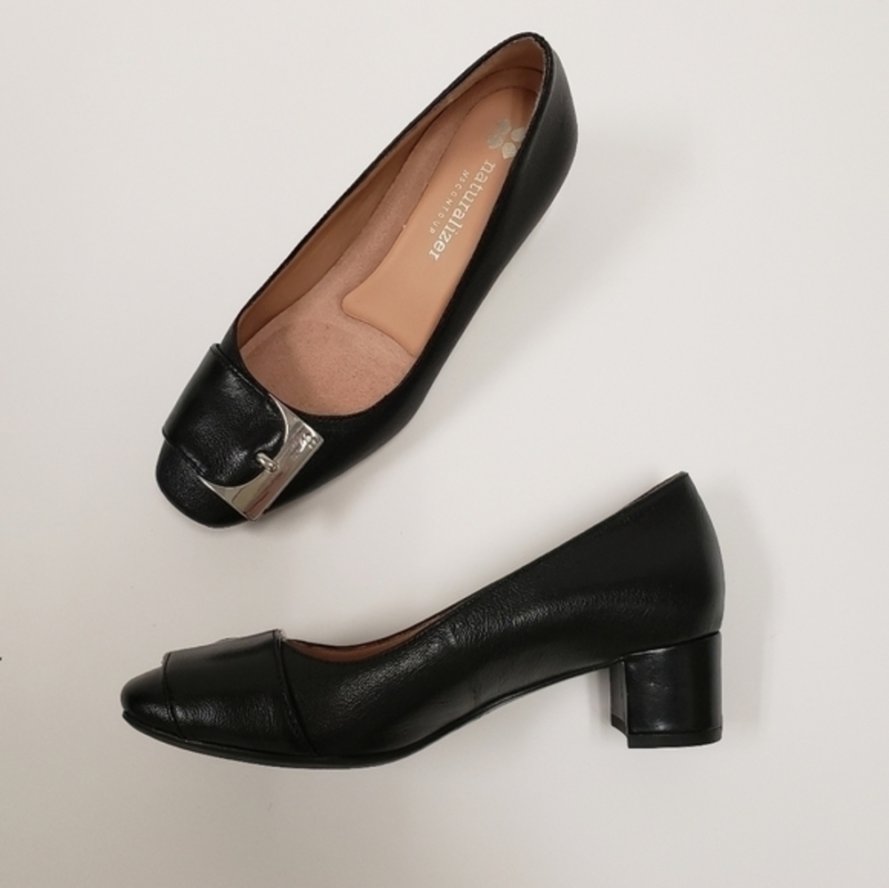NATURALIZER Francis Black Leather Dress Pump with buckle NWOT SZ 4